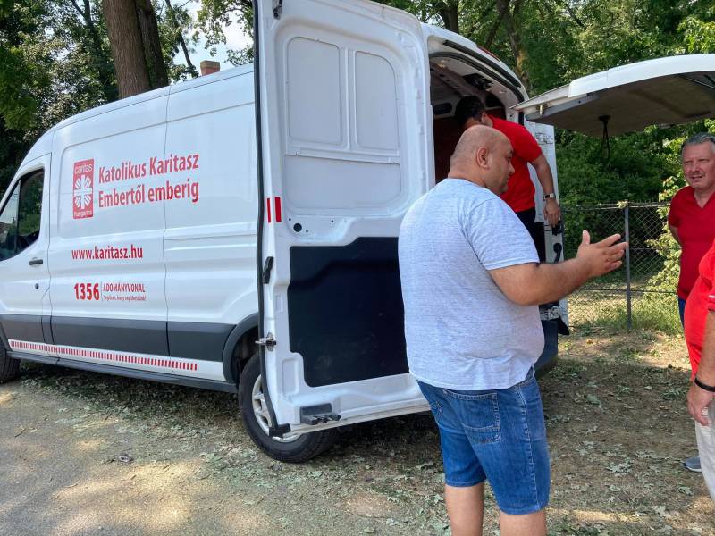 Gyorssegély átadása Sellyén (1).jpg